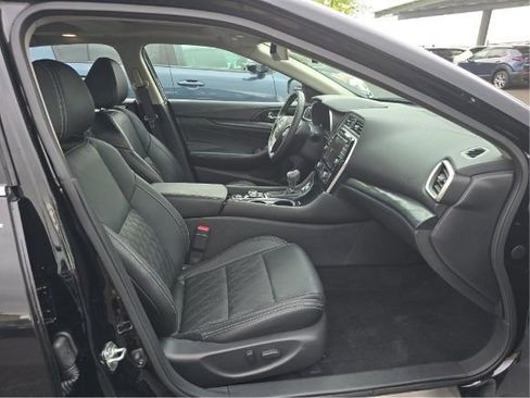 Used 2023 Nissan Maxima Platinum w/ Sport Mat Group FWD image 5