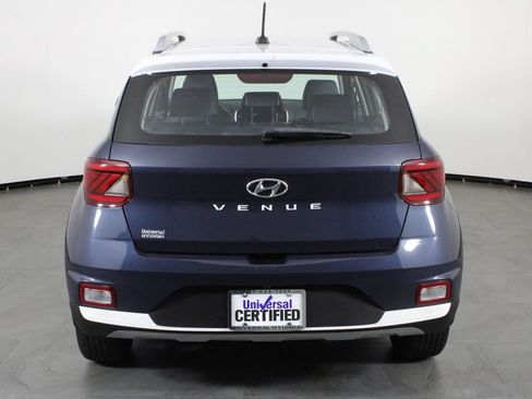 Certified 2024 Hyundai Venue Limited FWD image 11