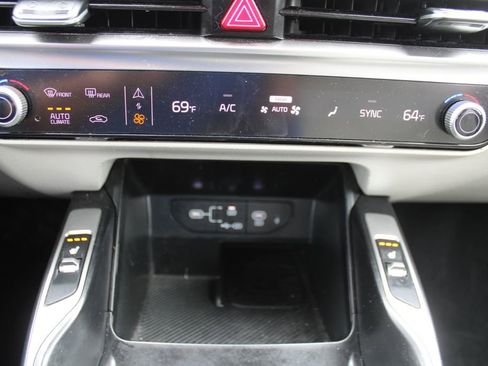 Certified 2025 Kia Sorento S w/ Panoramic Sunroof Package image 42