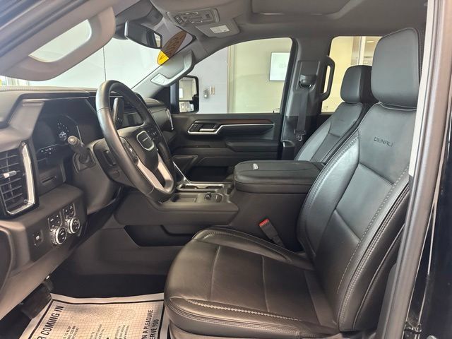 Used 2025 GMC Sierra 3500 Denali AWD/4WD image 18
