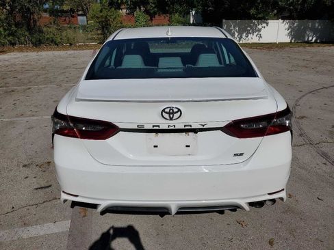Used 2021 Toyota Camry SE image 5