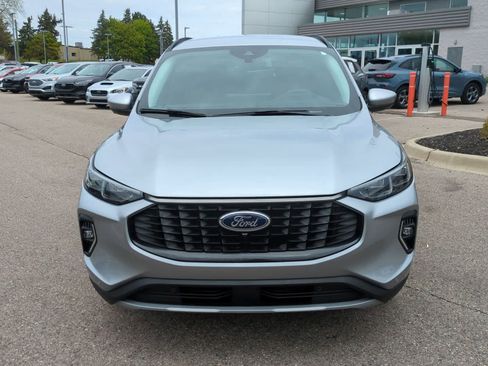 Used 2023 Ford Escape Platinum w/ Premium Technology Package AWD/4WD image 3