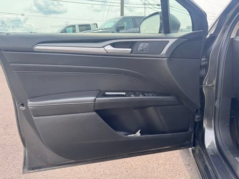 Used 2016 Ford Fusion Titanium FWD image 11