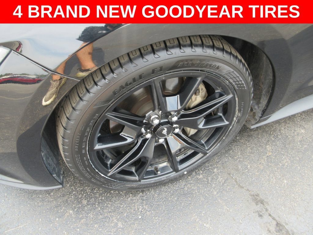 Used 2017 Ford Mustang GT Premium w/ Black Accent Package RWD image 2