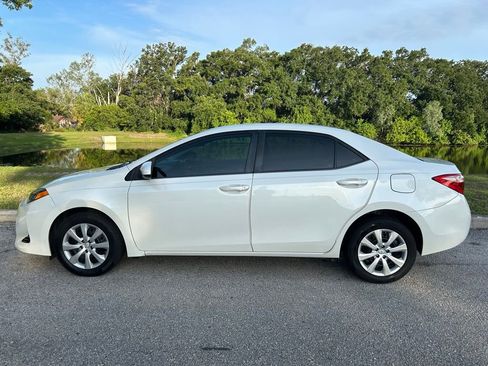 Used 2019 Toyota Corolla LE FWD image 3