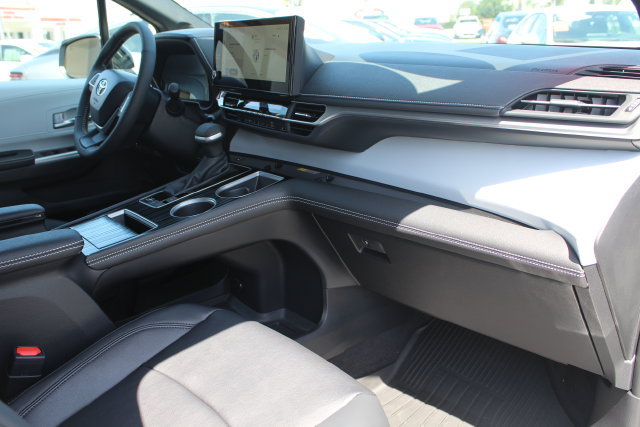 Certified 2026 Toyota Sienna XSE FWD image 26