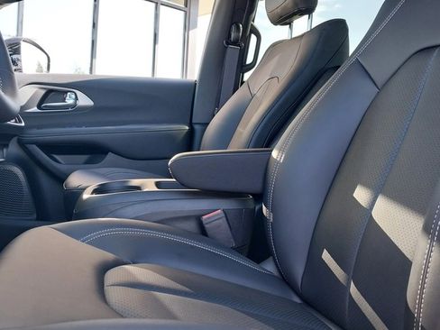 New 2026 Chrysler Voyager LX image 20