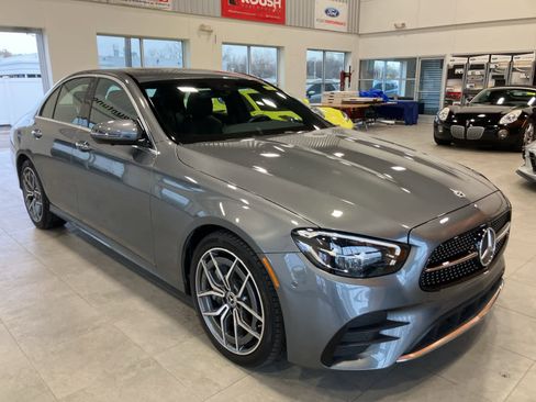 Used 2022 Mercedes-Benz E 350 4MATIC Sedan image 3