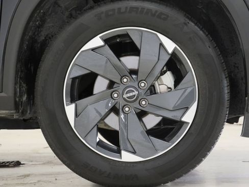 Used 2025 Nissan Rogue SV image 9