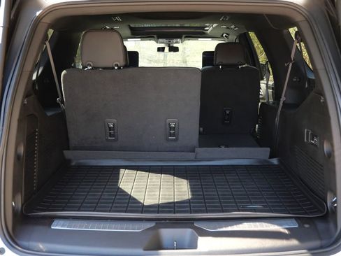 Used 2022 Chevrolet Suburban RST w/ Sport Performance Package AWD/4WD image 32