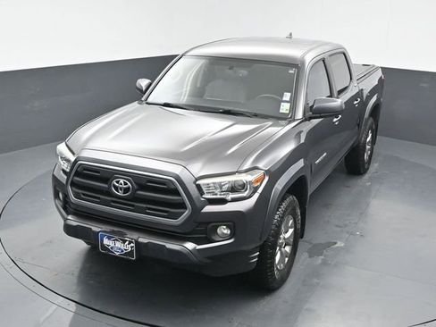 Used 2017 Toyota Tacoma SR5 image 11