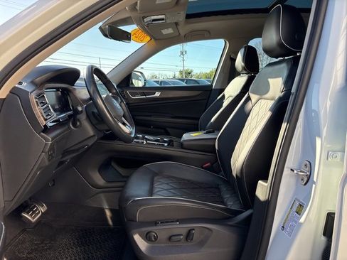 Used 2024 Volkswagen Atlas SEL Premium R-Line image 17