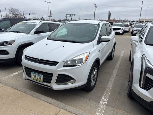 Used 2015 Ford Escape SE image 2