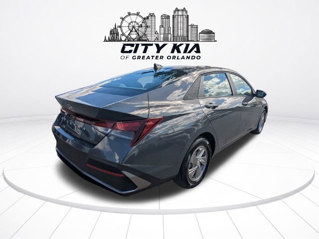 Used 2026 Hyundai Elantra SE FWD image 6