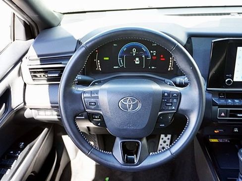 Used 2025 Toyota Camry SE FWD image 19