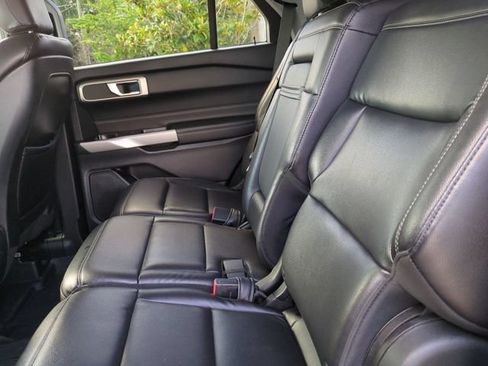 Used 2020 Ford Explorer XLT w/ Equipment Group 202A AWD/4WD image 14