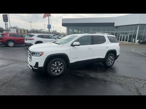 Certified 2023 GMC Acadia SLT image 4