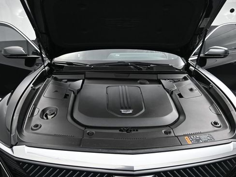 Certified 2024 Cadillac Lyriq Luxury AWD/4WD image 18