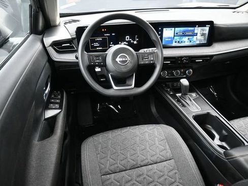 Used 2025 Nissan Kicks SV AWD/4WD image 9
