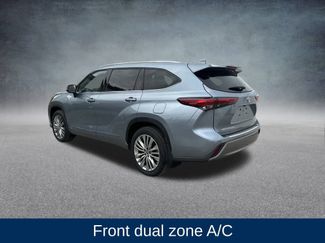 Used 2023 Toyota Highlander Platinum video 3