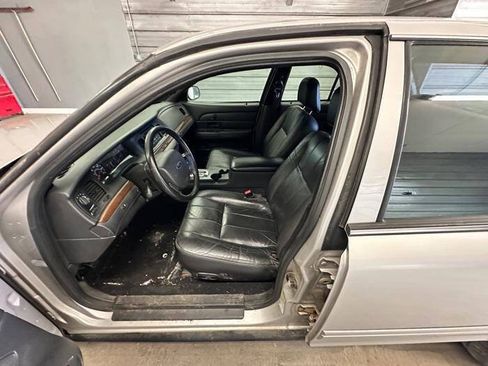 Used 2006 Ford Crown Victoria LX RWD image 21