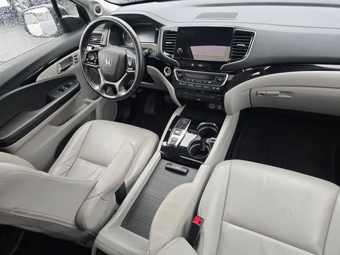 Used 2021 Honda Pilot Touring image 17