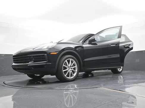 Used 2023 Porsche Cayenne Coupe w/ Premium Package AWD/4WD image 31