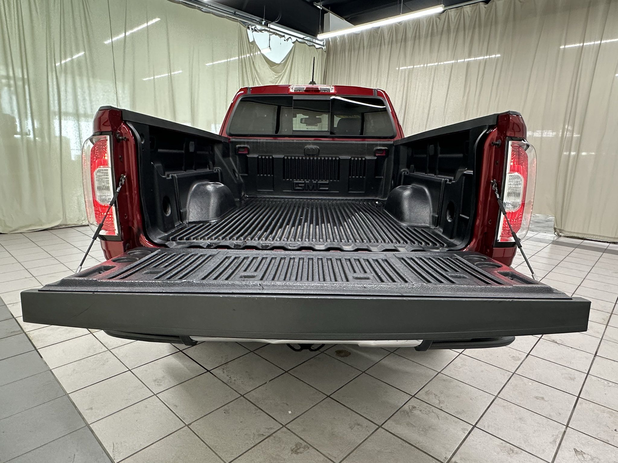 Used 2017 GMC Canyon SLE w/ SLE Convenience Package RWD image 10