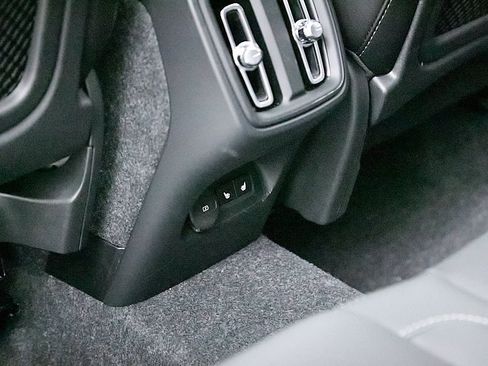 New 2026 Volvo XC40 B5 Plus w/ Protection Package Premier image 25