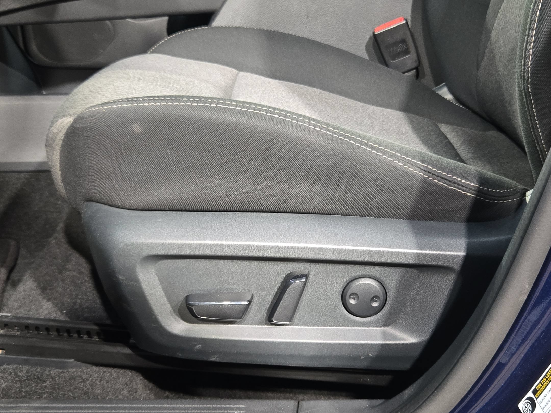 Used 2025 Nissan Rogue SV AWD/4WD image 23