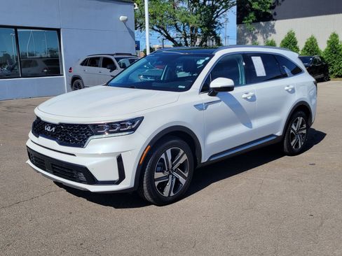 Used 2022 Kia Sorento SX w/ Panoramic Sunroof Package AWD/4WD image 2
