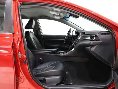 Used 2019 Toyota Camry SE FWD image 31