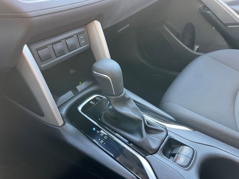 Used 2025 Toyota Corolla Cross LE image 40