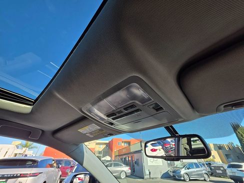 Used 2016 Toyota Highlander Limited image 14