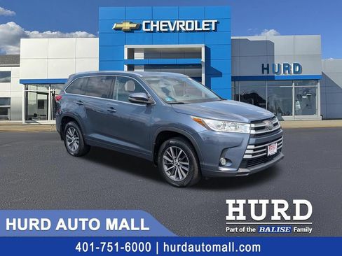 Used 2018 Toyota Highlander XLE w/ Carpet Mat Package (TMS) AWD/4WD image 1