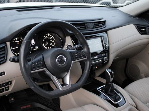 Used 2018 Nissan Rogue SV image 27