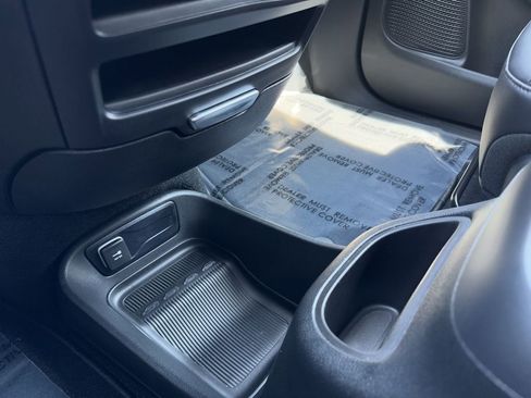 New 2026 Chrysler Pacifica Select FWD image 33