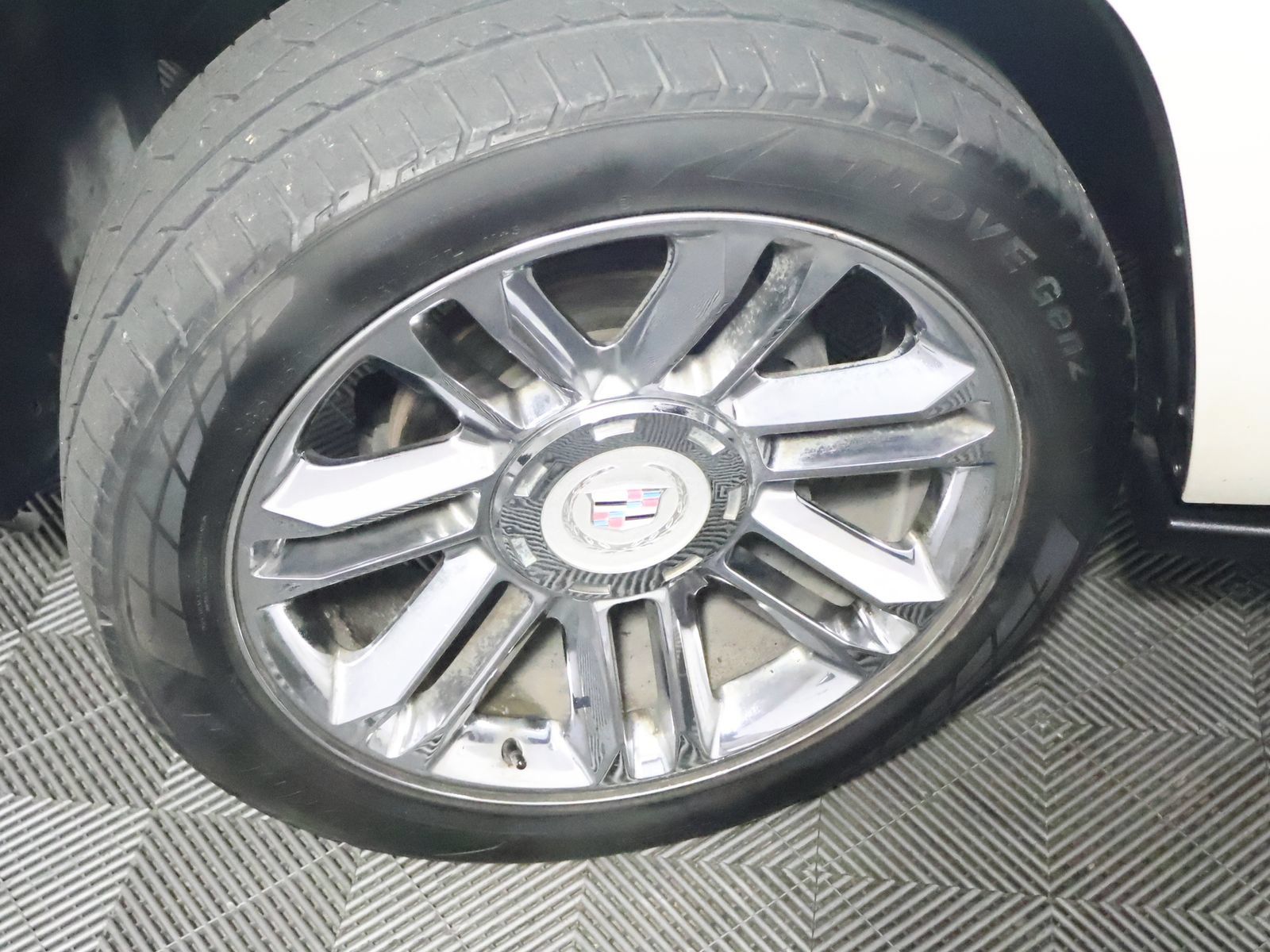 Used 2014 Cadillac Escalade Platinum AWD/4WD image 19