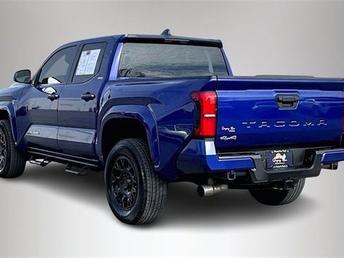 Used 2025 Toyota Tacoma SR5 image 4
