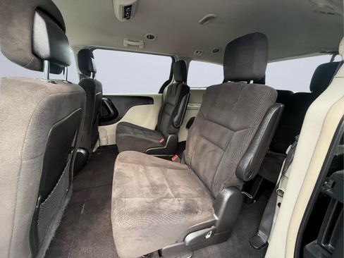 Used 2017 Dodge Grand Caravan Crew FWD image 19