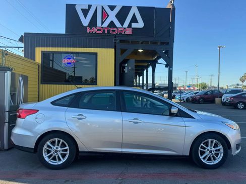Used 2016 Ford Focus SE FWD image 4
