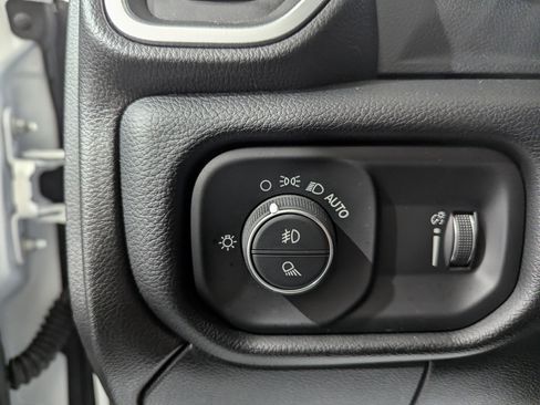 Used 2024 RAM 2500 Big Horn w/ Sport Appearance Package image 13