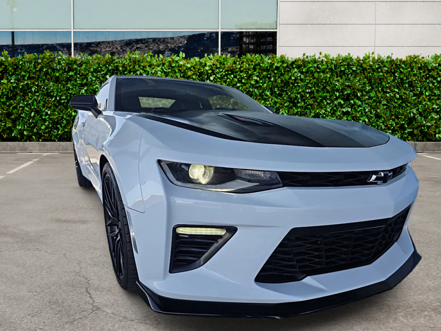 Used 2018 Chevrolet Camaro SS RWD image 1