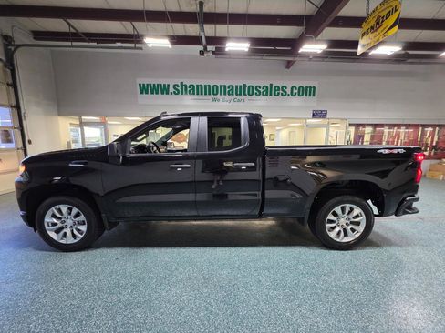 Used 2020 Chevrolet Silverado 1500 Custom w/ Custom Value Package image 11