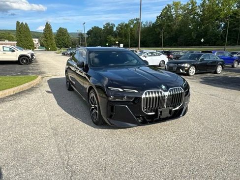 Used 2025 BMW 740i xDrive AWD/4WD image 11