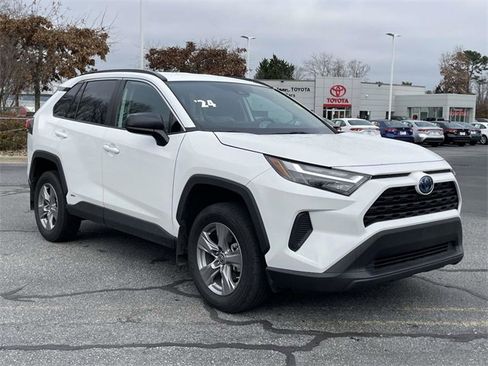 Used 2024 Toyota RAV4 LE image 7