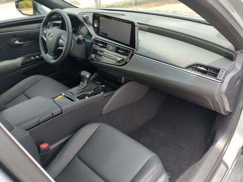 New 2025 Lexus ES 350 w/ Premium Package image 11