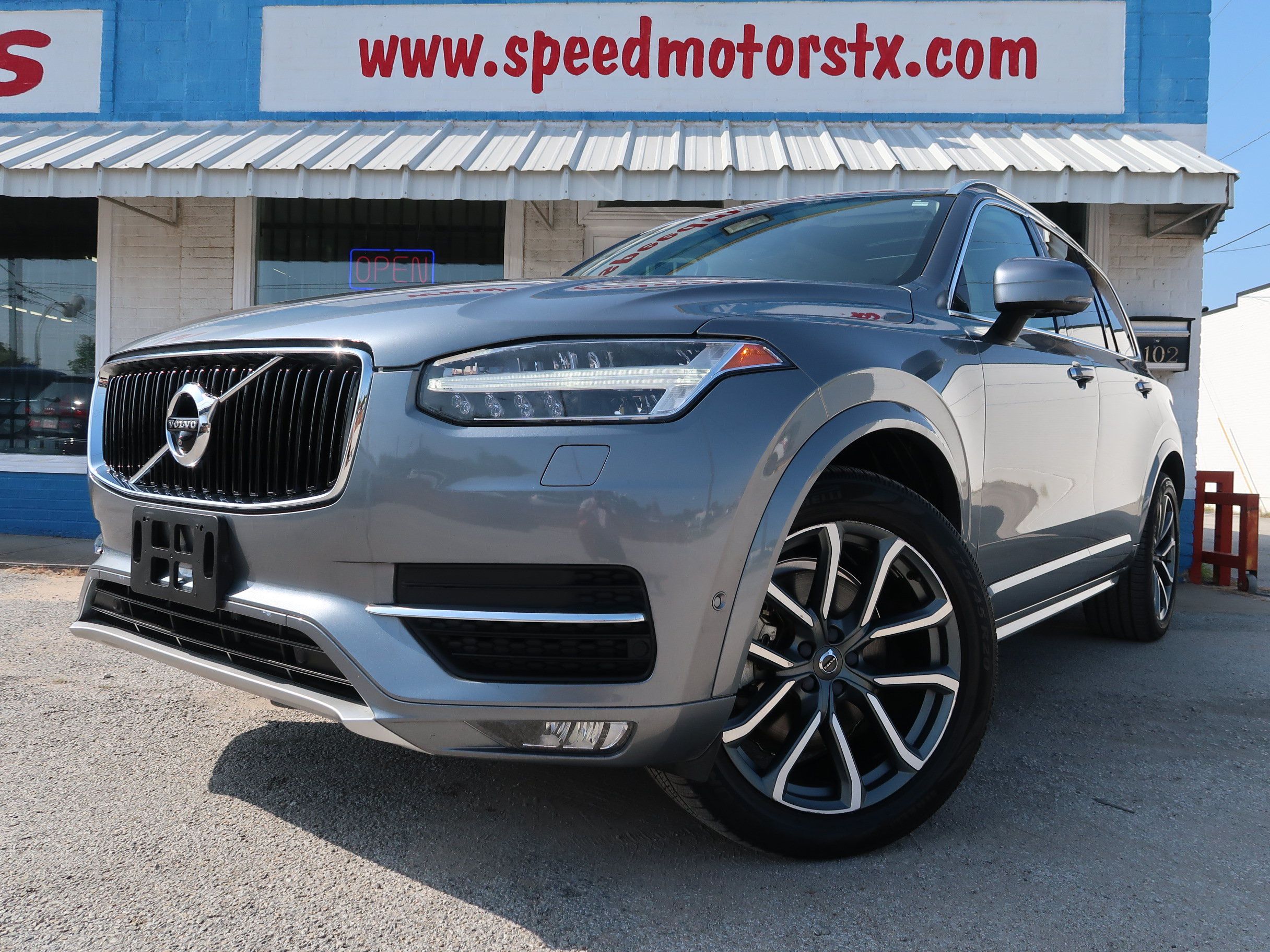 Used 2017 Volvo XC90 T6 Momentum w/ Vision Package AWD/4WD image 1