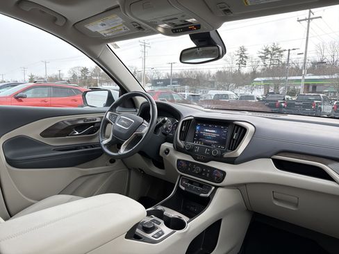 Used 2022 GMC Terrain Denali image 16