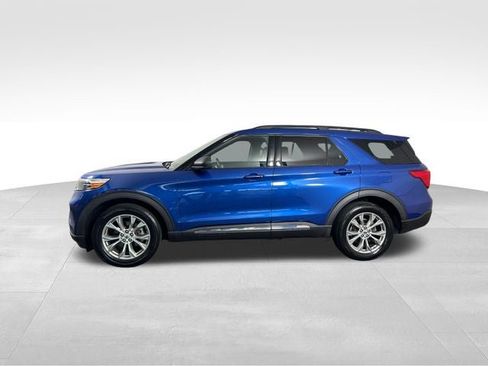 Used 2020 Ford Explorer XLT w/ Equipment Group 202A AWD/4WD image 2
